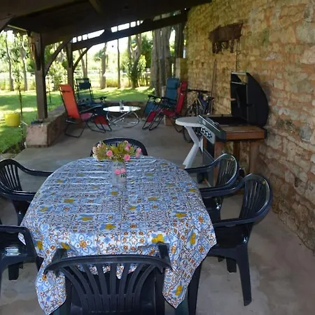 Vakantiehuis Large Near Ruffec Bernac (Charente)