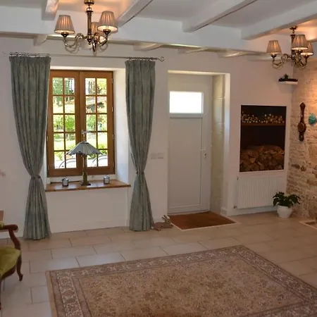 Large Near Ruffec Vakantiehuis *