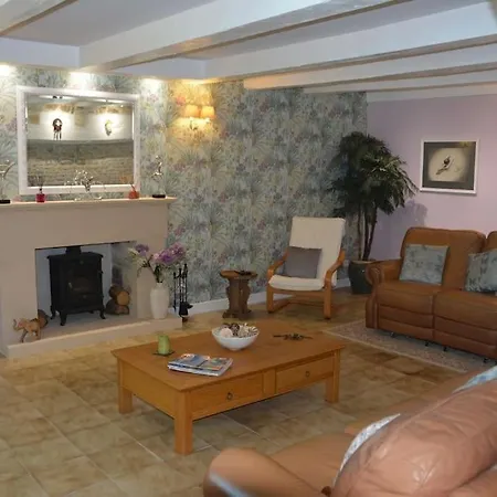 Vakantiehuis Large 3 Bedroom Near Ruffec *