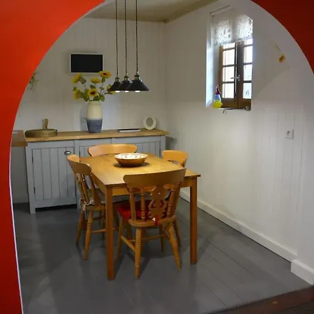 Large 3 Bedroom Near Ruffec Vakantiehuis *