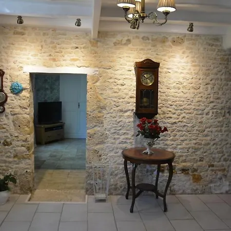 Large 3 Bedroom Near Ruffec