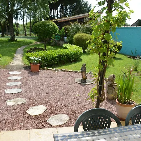 Large 3 Bedroom Near Ruffec