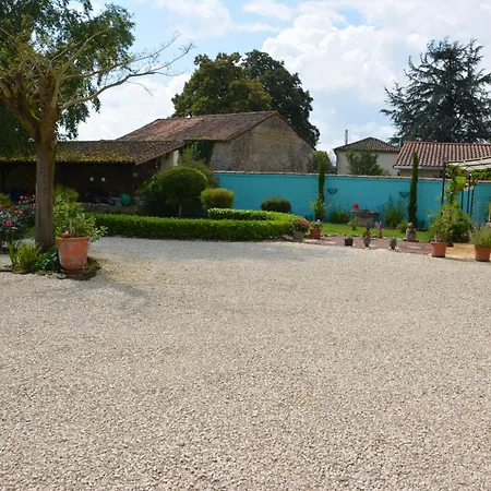 別荘 Large 3 Bedroom Near Ruffec